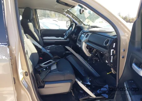 2017 Toyota Tundra Sr5 5.7L V8 z USA, uszkodzony, nr VIN 5TFUY5F1XHX606609